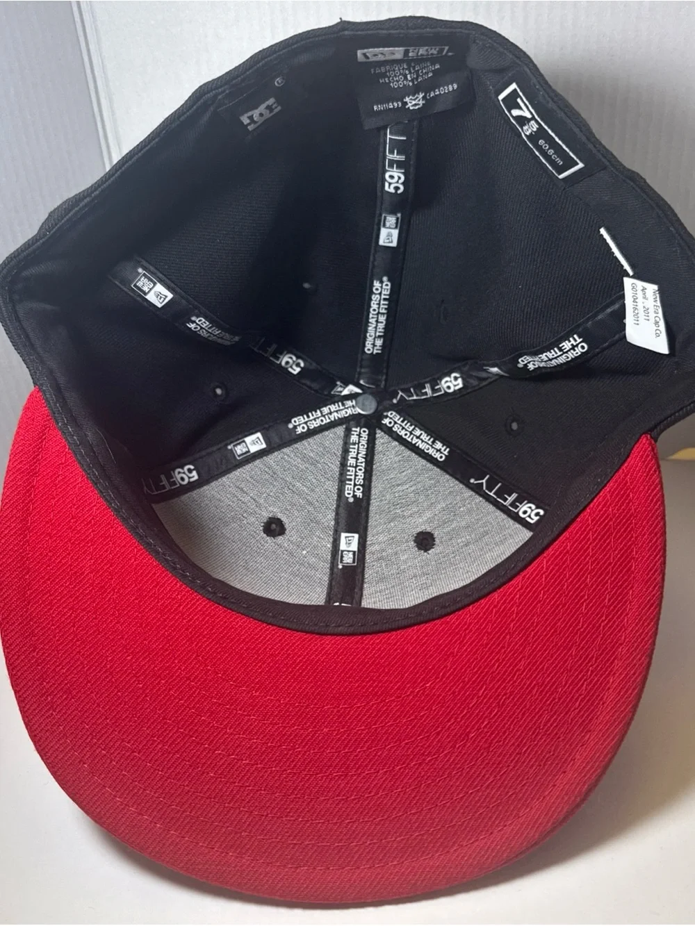 Vintage Y2K DC Shoes Fitted Wool Hat Skateboards Rob Dyrdek Black/Red/White NEW